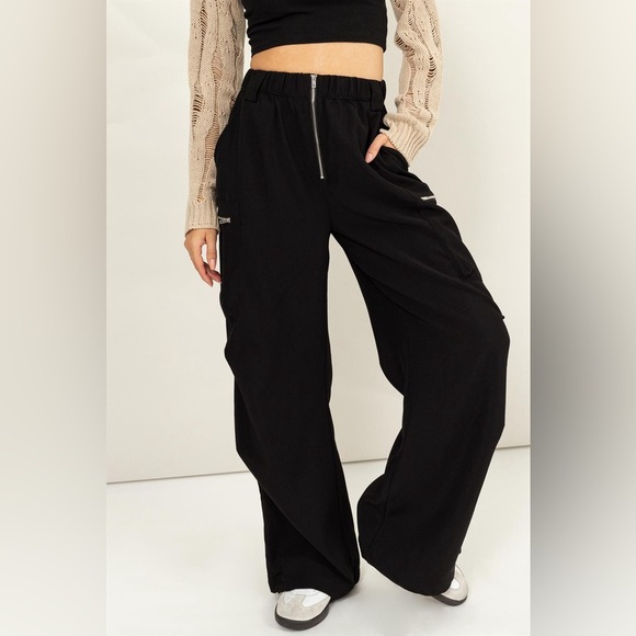 19B. Elastic Waist Wide Leg Cargo Pants - Black - Picture 1 of 6